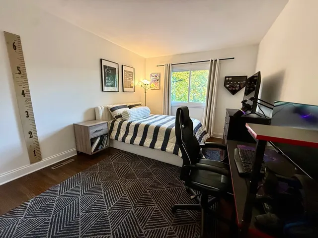 $389,900 | 293 Wellington Drive, Crystal Lake, IL 60014