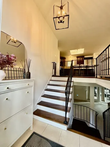 $389,900 | 293 Wellington Drive, Crystal Lake, IL 60014