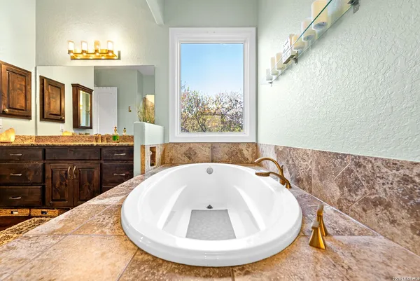 $899,000 | 17841 Helotes Springs Road, Helotes, TX 78023