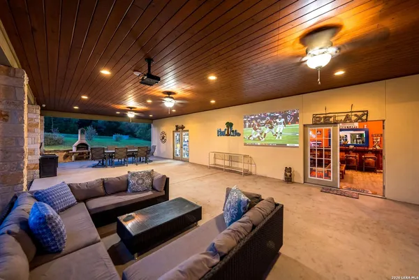 $899,000 | 17841 Helotes Springs Road, Helotes, TX 78023