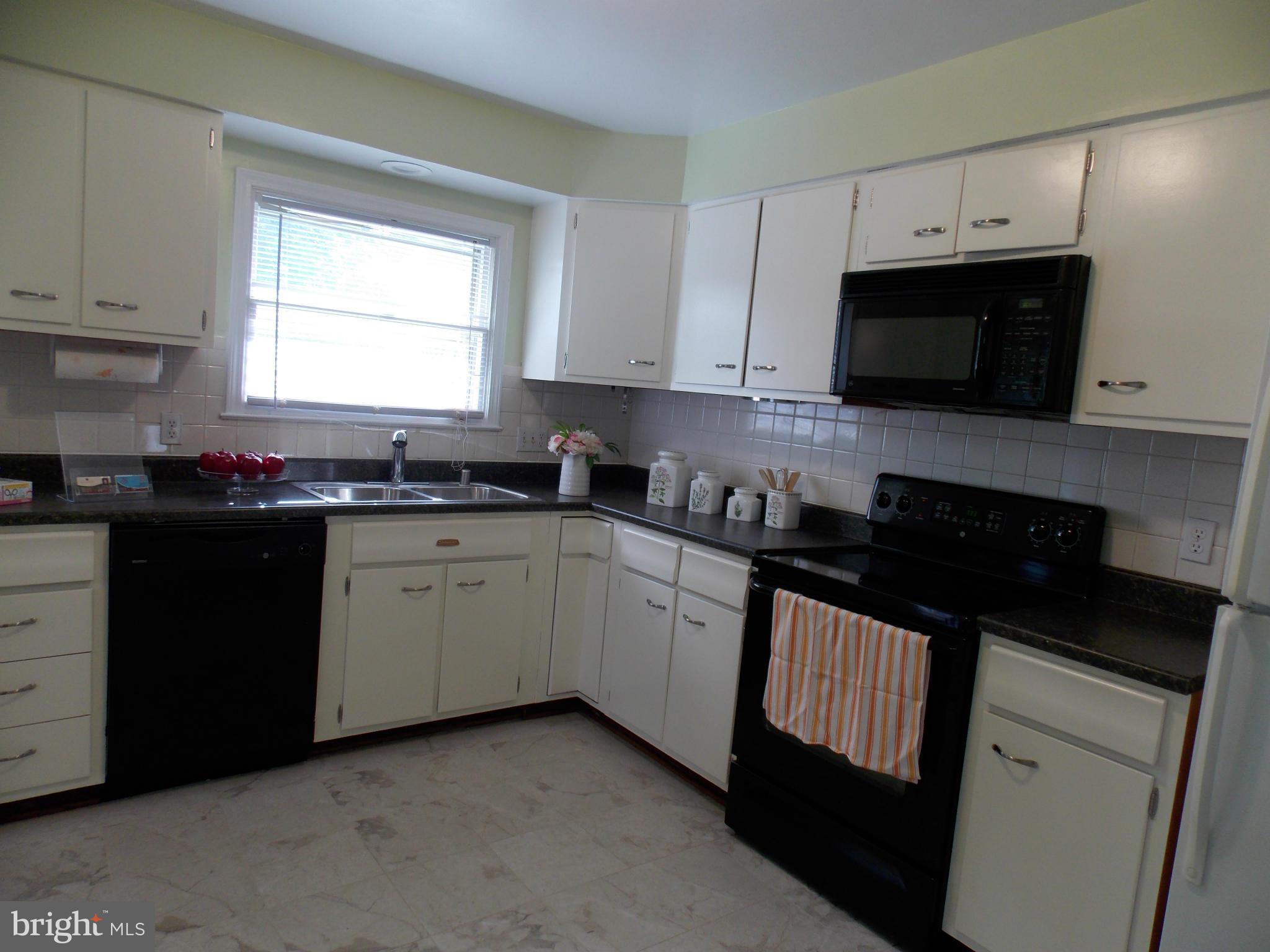 900 East Roanoke Road Sterling, VA 20164 - Photo 9 of 21 Kitchen