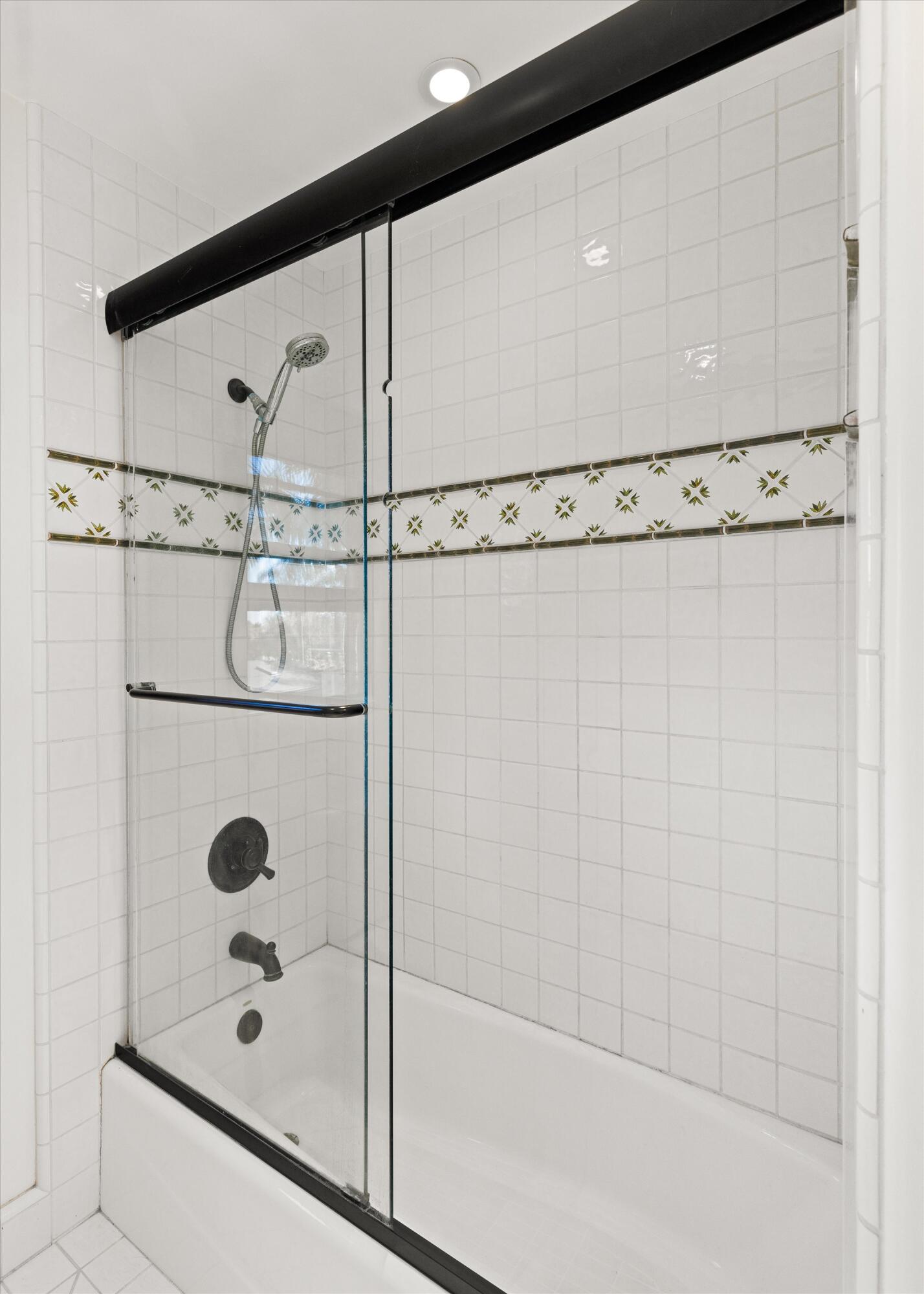 1389 Santa Monica Road Carpinteria, CA 93013 - Photo 39 of 53 upstairs bathroom 2