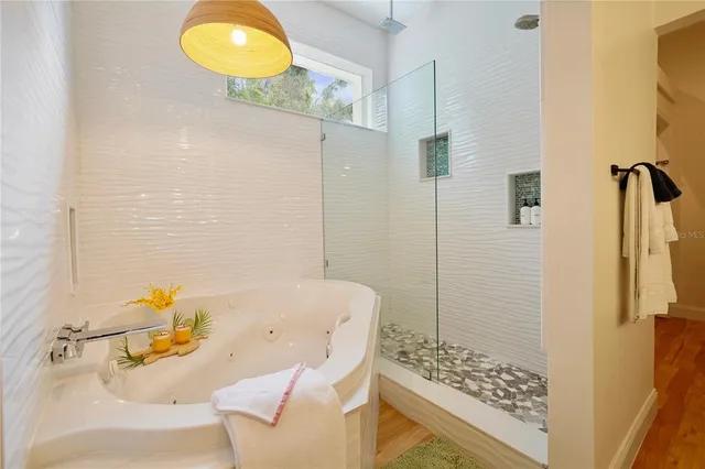 $2,400,000 | 7701 40th Terrace North, St. Petersburg, FL 33709