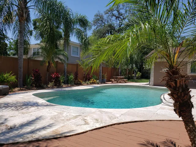 a view of a yard with palm trees