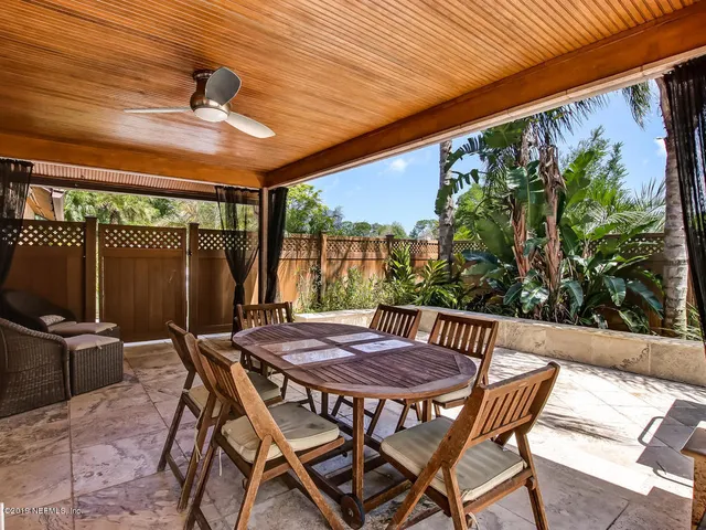 a view of a yard with plants