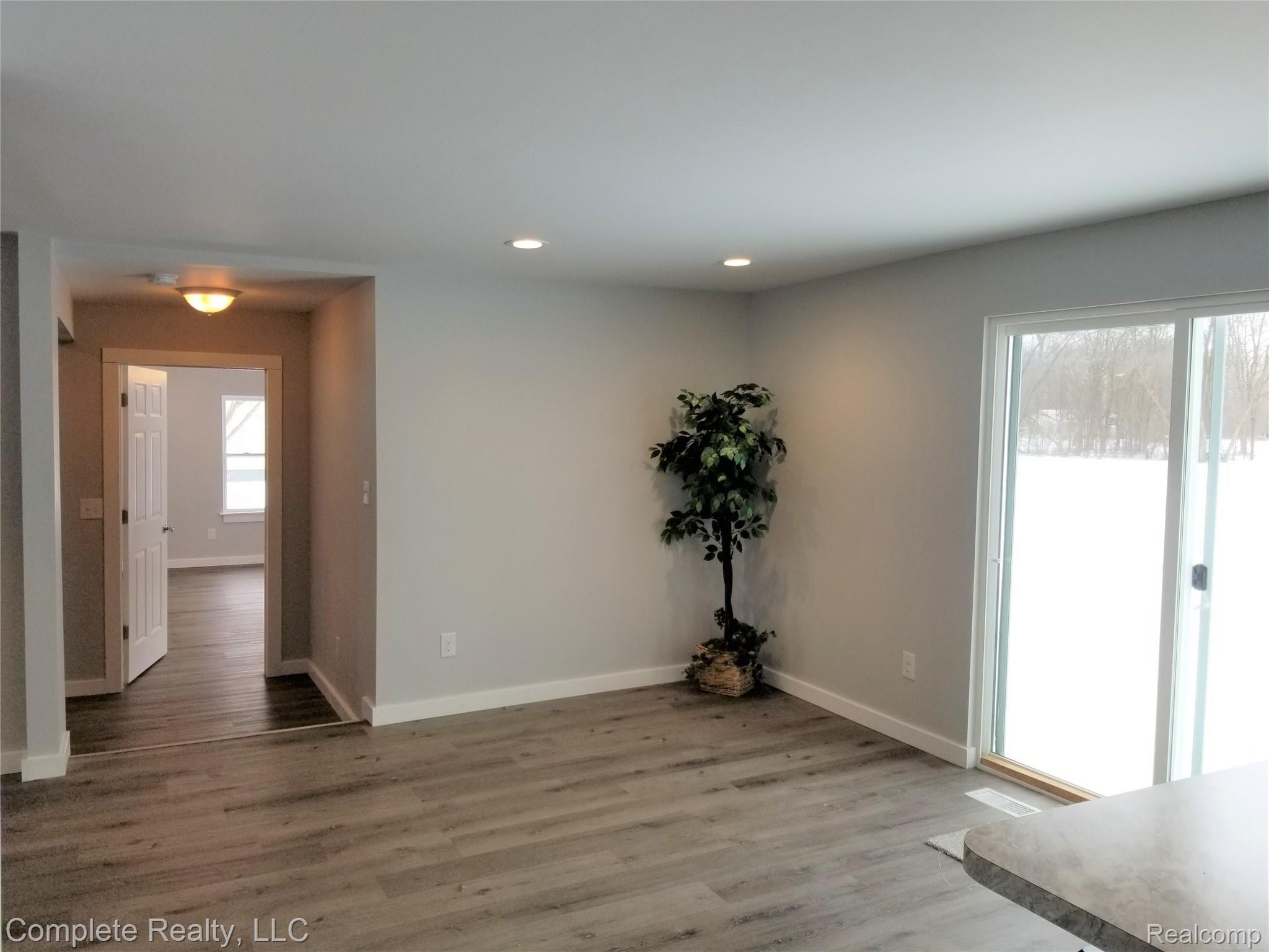 4447 East Carpenter Road Flint, MI 48506 - Photo 11 of 48 20210128_121940.jpg