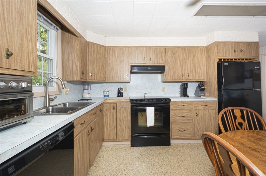 70 Trinity Avenue Worcester, MA 01605 - Photo 14 of 28