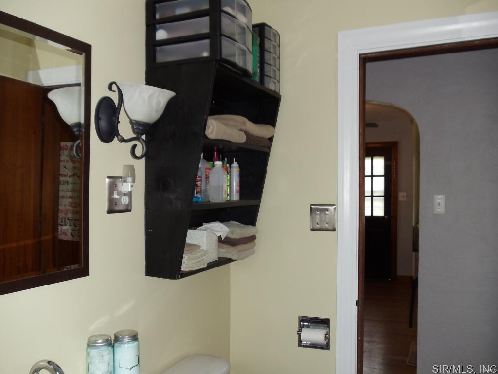 606 Milton Road Alton, IL 62002 - Photo 15 of 26 Gallery Image 15