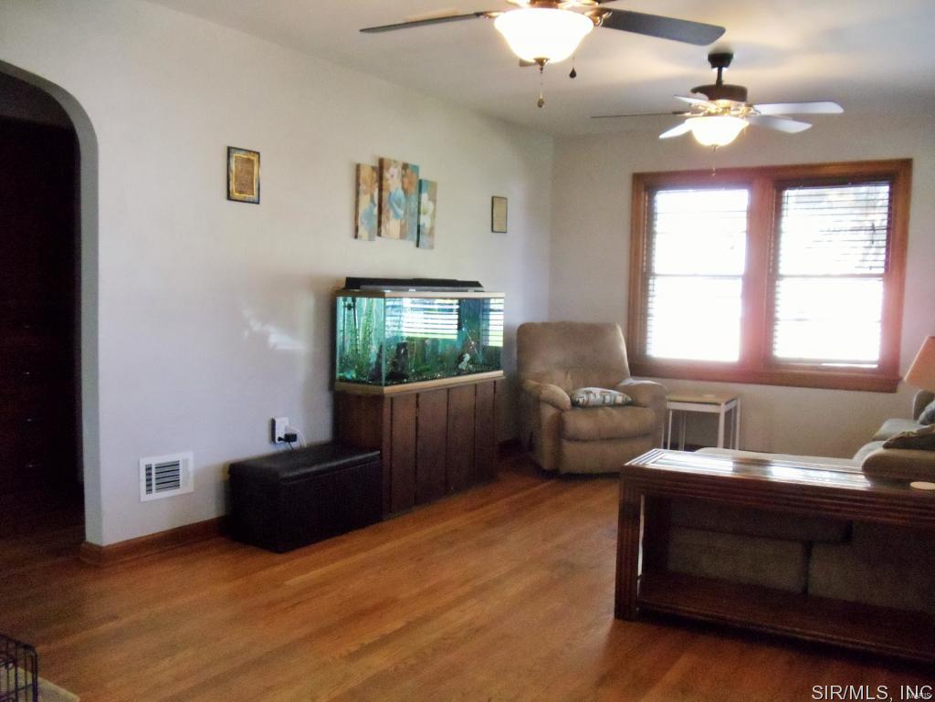 606 Milton Road Alton, IL 62002 - Photo 9 of 26 Gallery Image 9