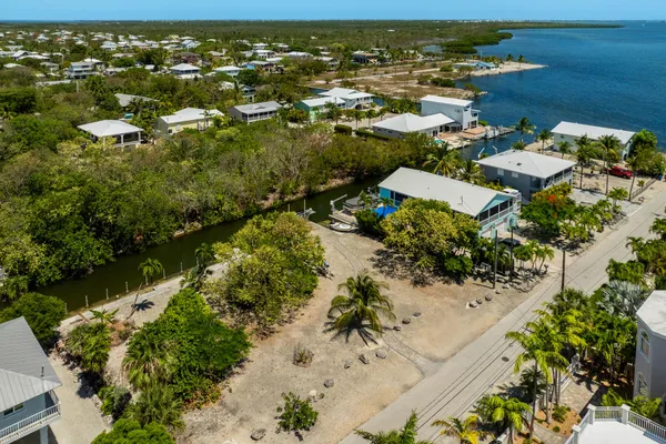$5,390,000 | 3742 Sea Grape Street, Big Pine Key, FL 33043