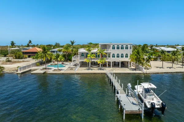 $5,390,000 | 3742 Sea Grape Street, Big Pine Key, FL 33043