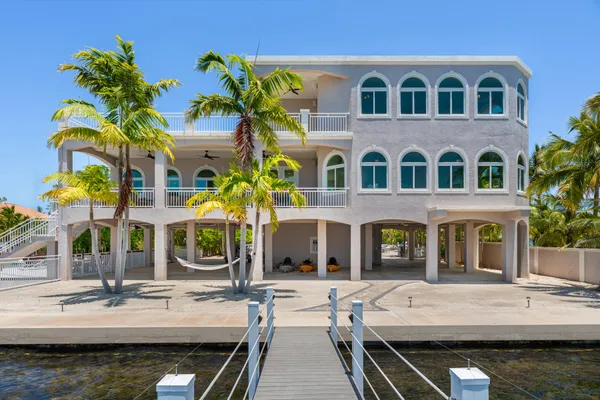 $5,390,000 | 3742 Sea Grape Street, Big Pine Key, FL 33043