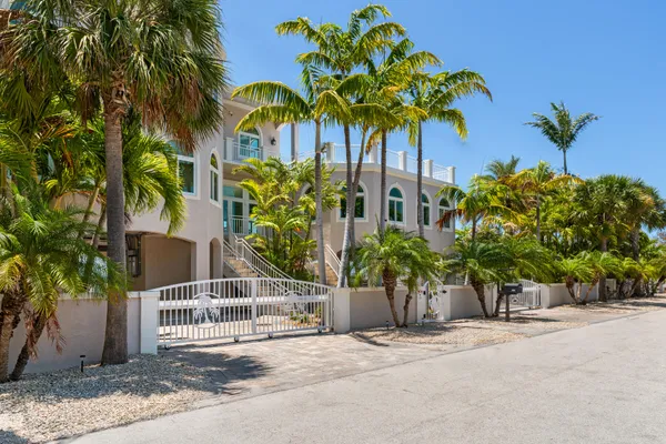 $5,390,000 | 3742 Sea Grape Street, Big Pine Key, FL 33043