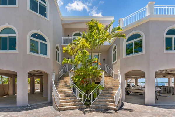 $5,390,000 | 3742 Sea Grape Street, Big Pine Key, FL 33043
