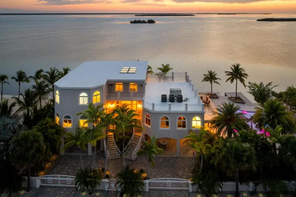 $5,390,000 | 3742 Sea Grape Street, Big Pine Key, FL 33043