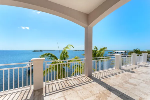 $5,390,000 | 3742 Sea Grape Street, Big Pine Key, FL 33043