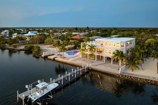 $5,390,000 | 3742 Sea Grape Street, Big Pine Key, FL 33043