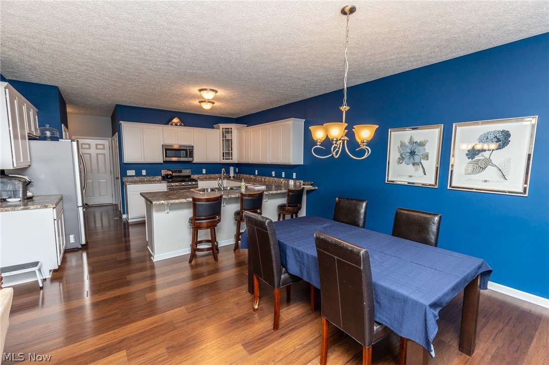 39094 Case Road Avon, OH 44011 - Photo 6 of 33 Dining Room/Kitchen