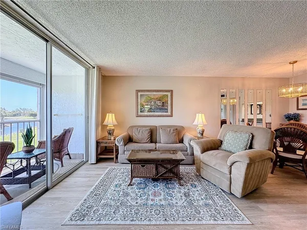 $3,200 | 300 Forest Lakes Boulevard, Unit 201, Naples, FL 34105