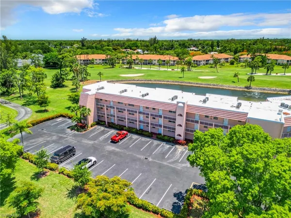 $3,200 | 300 Forest Lakes Boulevard, Unit 201, Naples, FL 34105