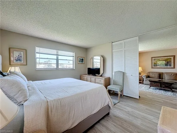 $3,200 | 300 Forest Lakes Boulevard, Unit 201, Naples, FL 34105