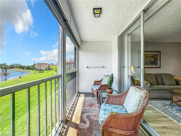 $3,200 | 300 Forest Lakes Boulevard, Unit 201, Naples, FL 34105