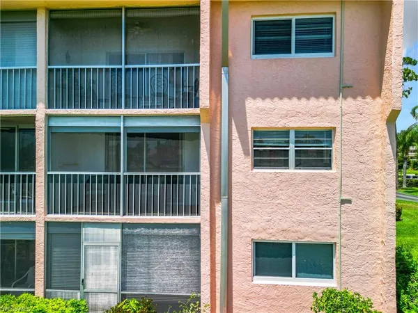 $3,200 | 300 Forest Lakes Boulevard, Unit 201, Naples, FL 34105