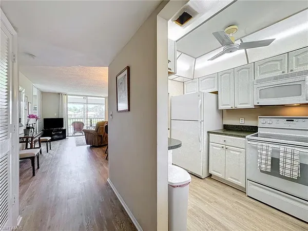 $3,200 | 300 Forest Lakes Boulevard, Unit 201, Naples, FL 34105