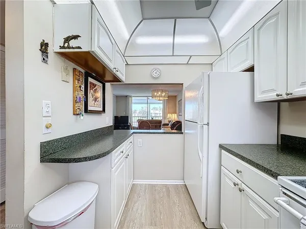 $3,200 | 300 Forest Lakes Boulevard, Unit 201, Naples, FL 34105