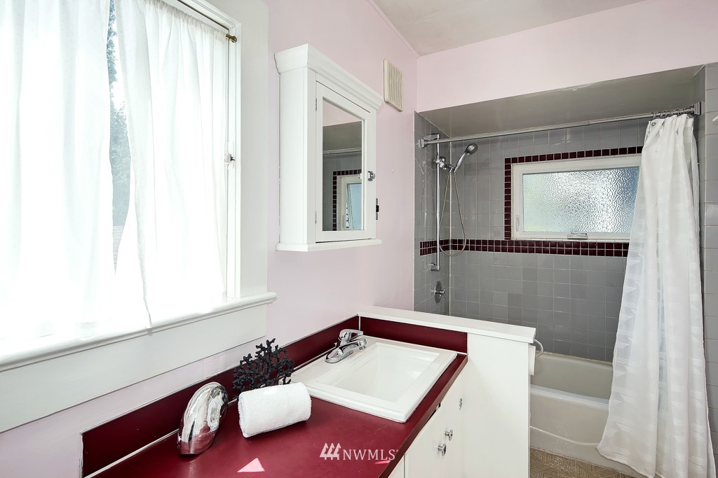 727 North 73rd Street Seattle, WA 98103 - Photo 17 of 24 Gallery Image 17