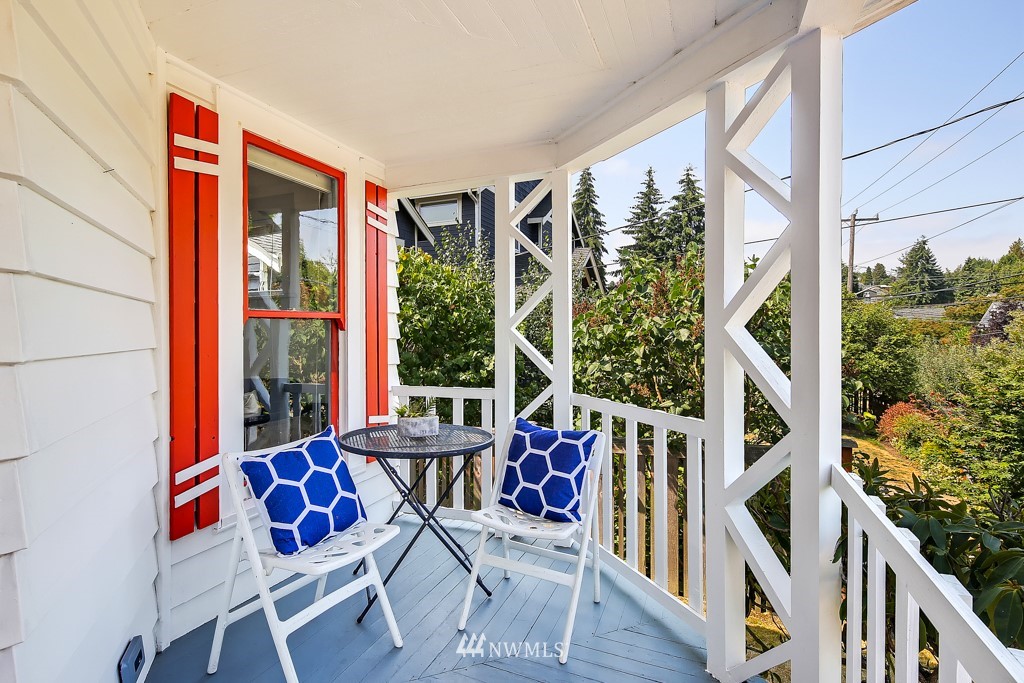 727 North 73rd Street Seattle, WA 98103 - Photo 3 of 24 Gallery Image 3