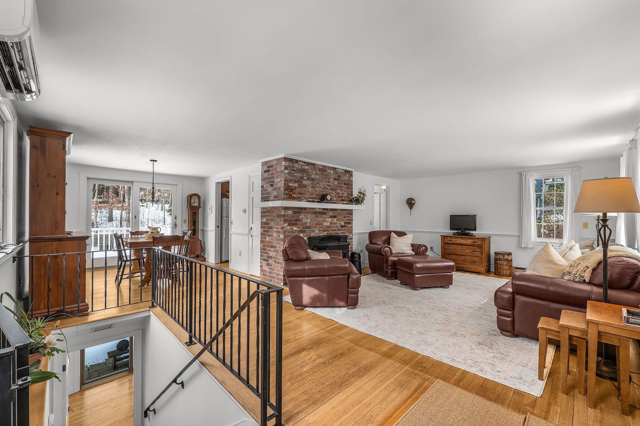 29 Oak Ridge Road East Sandwich, MA 02537 - Photo 9 of 60 Livingroom