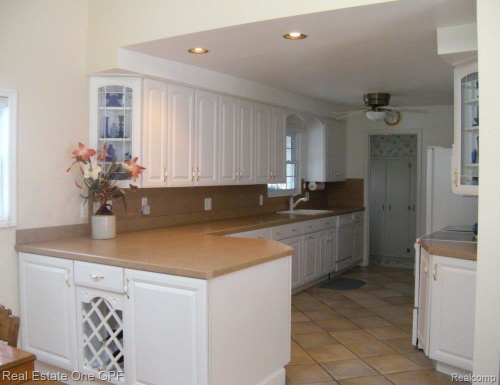 698 Shoreham Road Grosse Pointe, MI 48236 - Photo 8 of 21 Kitchen