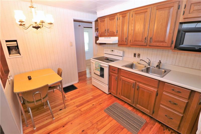 1548 Dime Road Vandergrift, PA 15690 - Photo 4 of 19