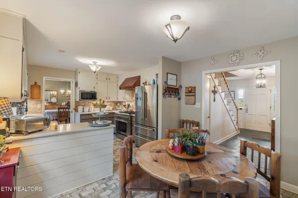 $804,500 | 5411 Holston Hills Road, Knoxville, TN 37914