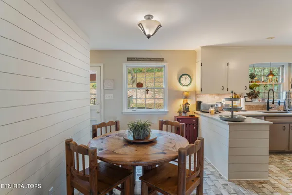$804,500 | 5411 Holston Hills Road, Knoxville, TN 37914