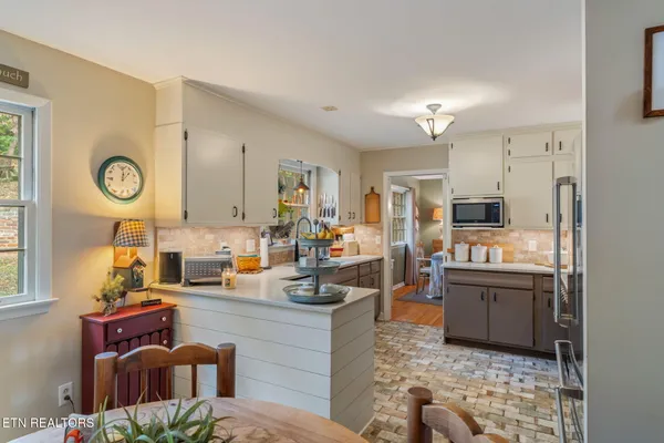 $804,500 | 5411 Holston Hills Road, Knoxville, TN 37914