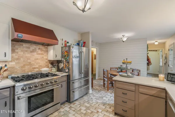 $804,500 | 5411 Holston Hills Road, Knoxville, TN 37914