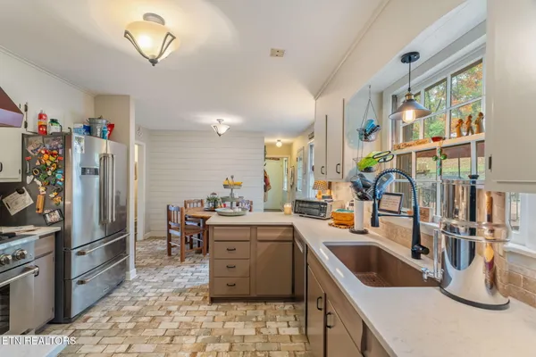 $804,500 | 5411 Holston Hills Road, Knoxville, TN 37914