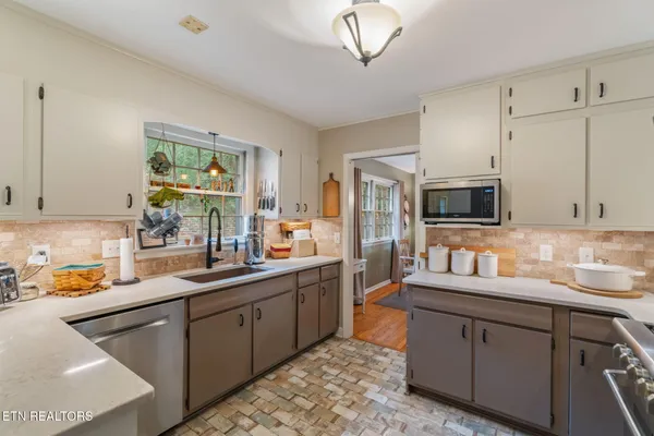 $804,500 | 5411 Holston Hills Road, Knoxville, TN 37914
