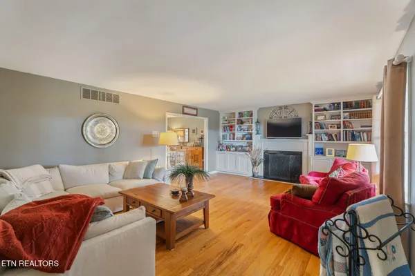 $804,500 | 5411 Holston Hills Road, Knoxville, TN 37914