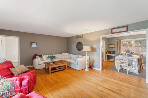 $804,500 | 5411 Holston Hills Road, Knoxville, TN 37914
