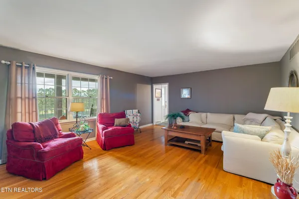$804,500 | 5411 Holston Hills Road, Knoxville, TN 37914