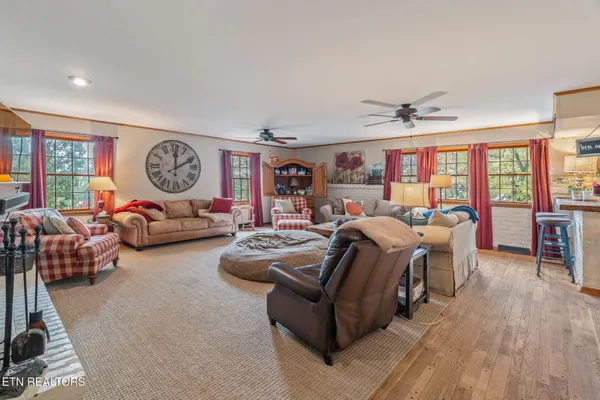 $804,500 | 5411 Holston Hills Road, Knoxville, TN 37914