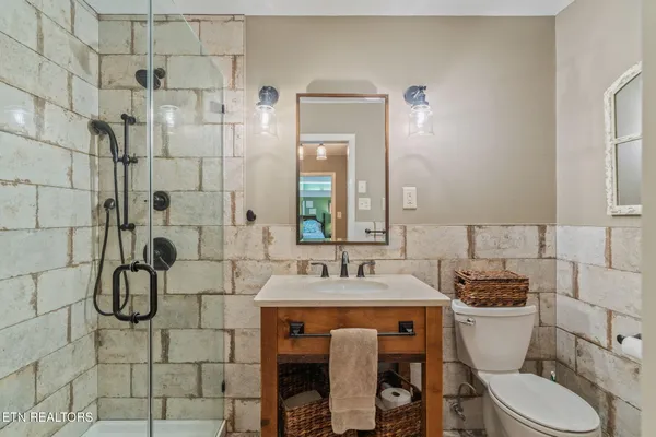 $804,500 | 5411 Holston Hills Road, Knoxville, TN 37914