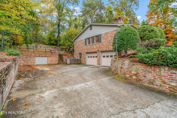 $804,500 | 5411 Holston Hills Road, Knoxville, TN 37914