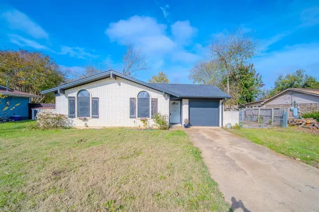$214,900 | 203 Leighton Drive, Terrell, TX 75160