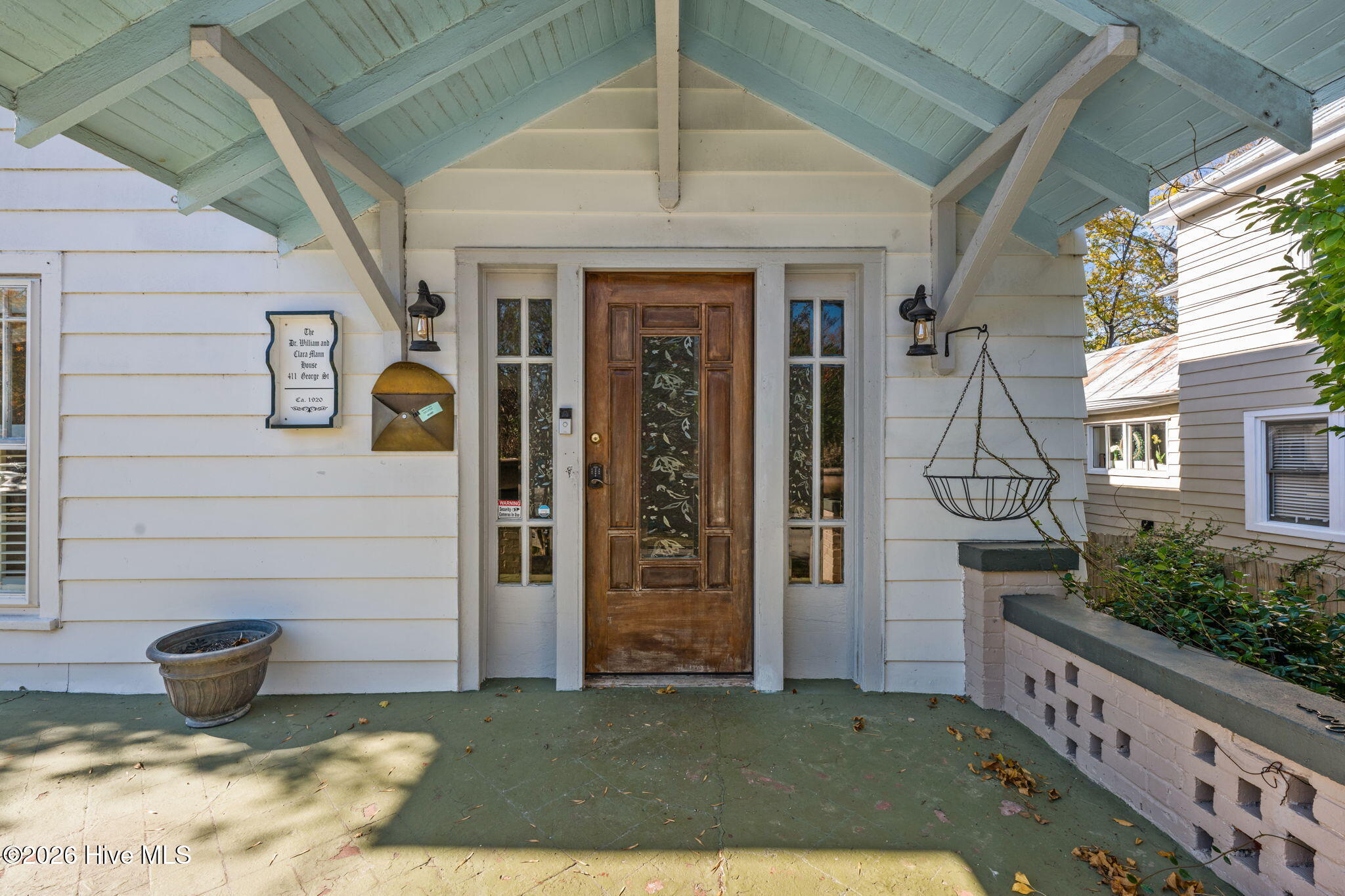 411 George Street New Bern, NC 28560 - Photo 3 of 76 Custom Entryway