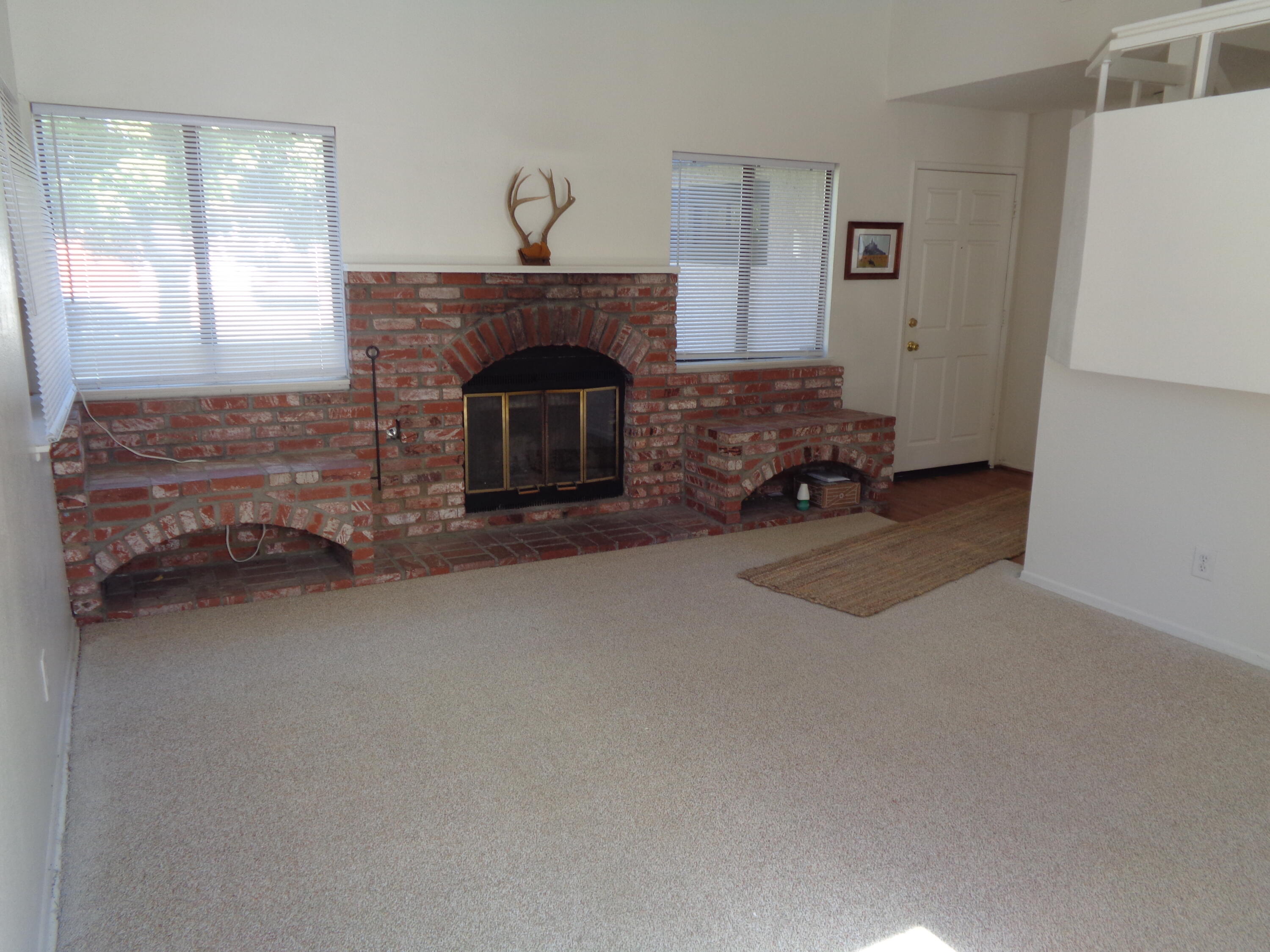 44027 Ruthron Avenue Lancaster, CA 93536 - Photo 4 of 33 DSC04384