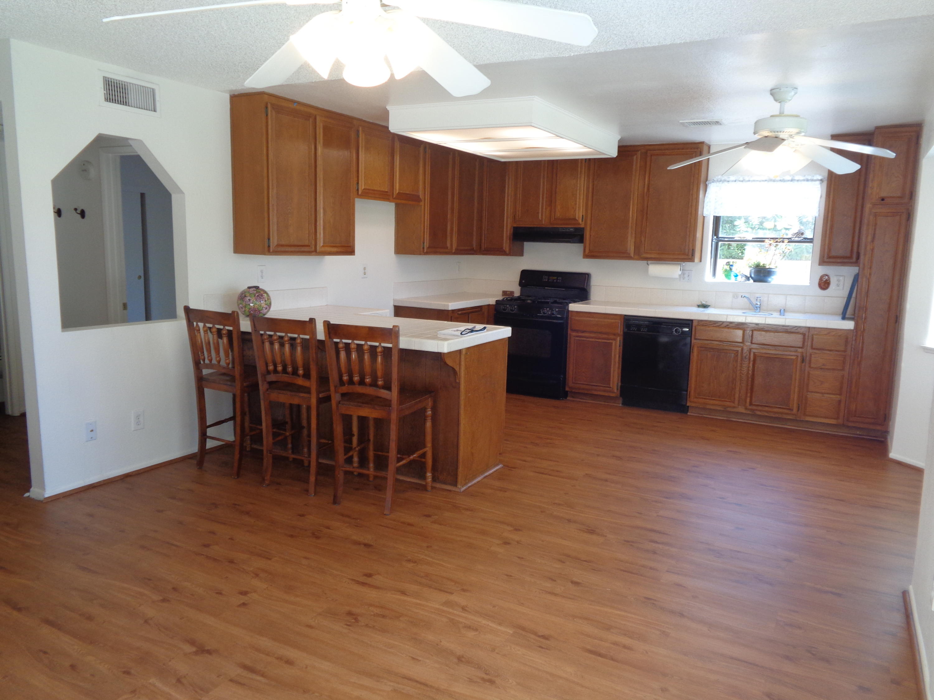 44027 Ruthron Avenue Lancaster, CA 93536 - Photo 5 of 33 DSC04295